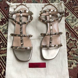 Valentino Garavani Rockstud Flat Sandals